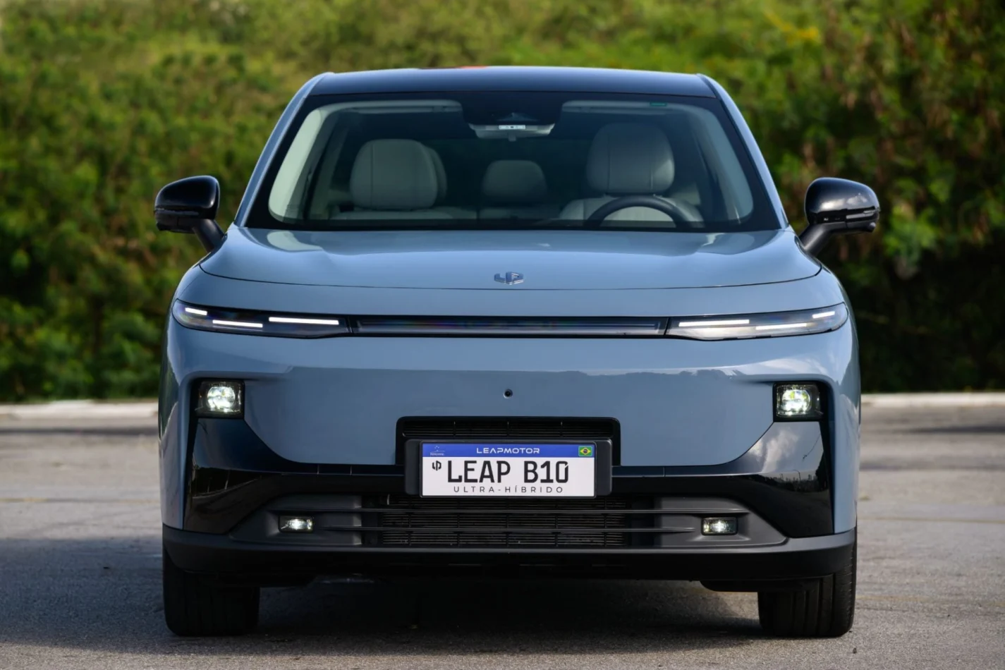 Leapmotor B10 REEV chega ao mercado com foco em eficiência e preço competitivo