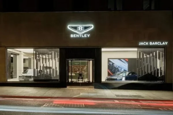 Bentley transforma concessionárias em lounges com foco na eletrificação - Imagem 1