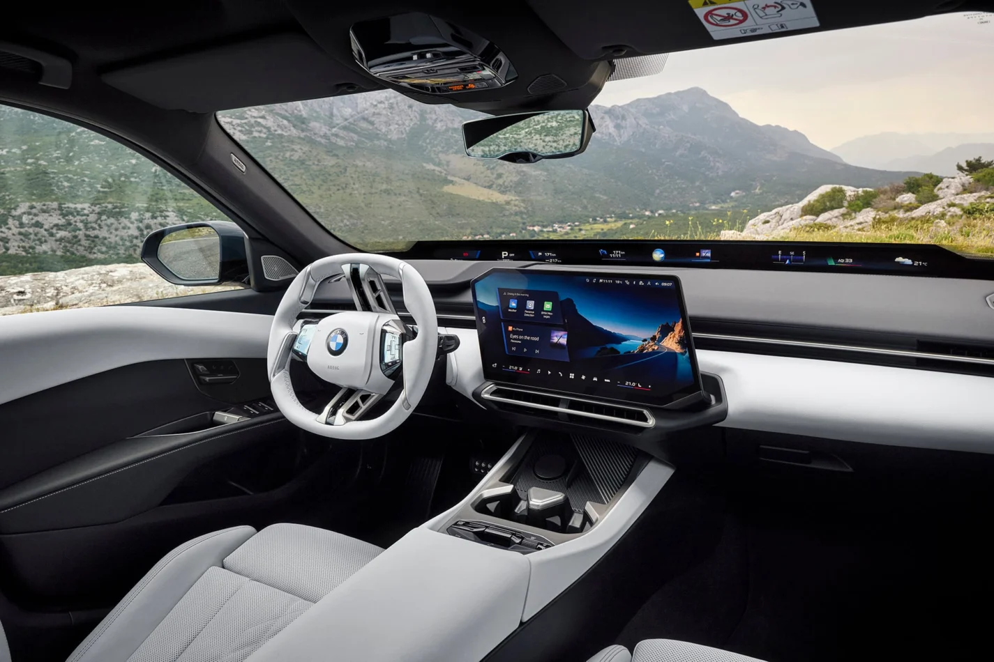 Novo BMW Série 3 chega com visual da linha elétrica e motorização a combustão