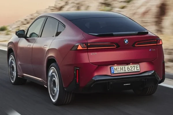 Novo BMW iX4 elétrico promete autonomia de 828 km e chega em 2027 - Imagem 1