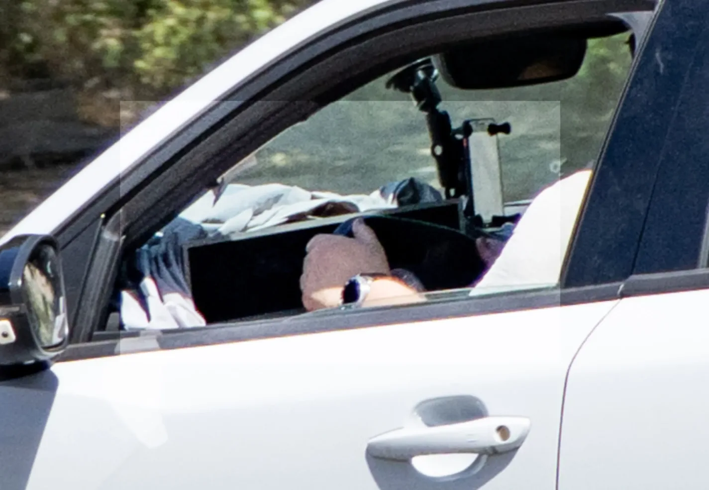 Novo Peugeot 208 é flagrado em testes com volante retangular futurista