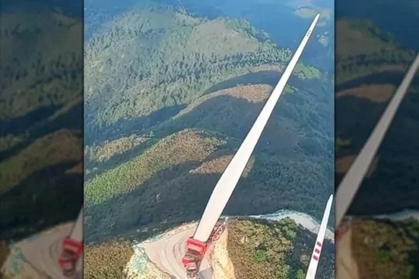 Transporte de pá eólica gigante em estrada sinuosa na China desafia engenharia - Imagem 1