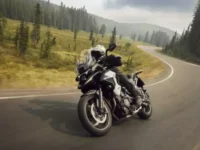 Triumph Tiger 1200 2027 ganha 158 cv e sistema de suspensão inteligente - Imagem 1