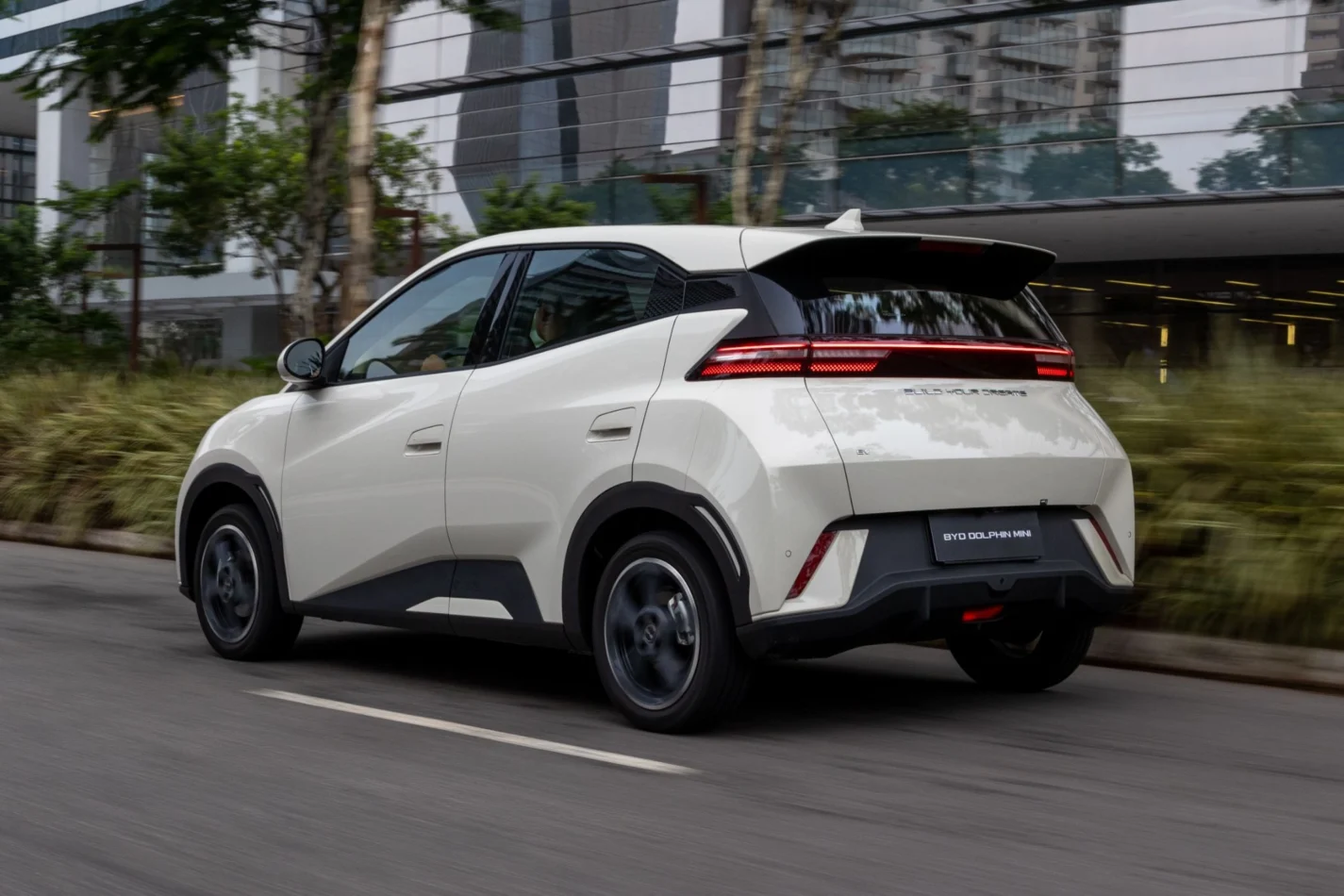 Vendas de carros eletrificados recuam 1,5% em setembro no Brasil